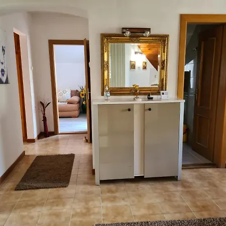 Varlak Apartmans ✷ ✷ ✷ شقة شيوفوك